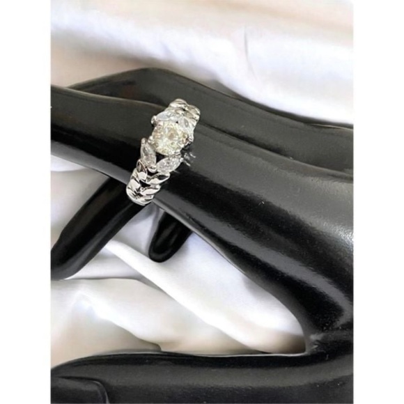 Swarovski Conversational Ring size 8 - Picture 1 of 4